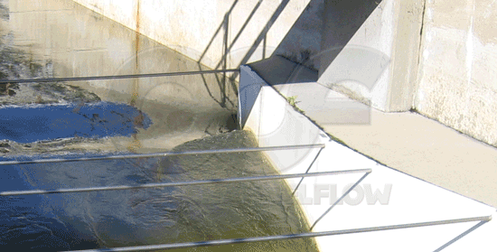 parshall flume with 45 degree inlet wing wall experiencing wave-trough phenomenon