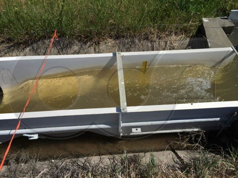 water level drawing down in Palmer-Bowlus flume throat