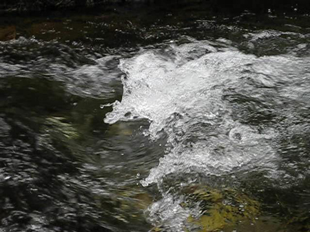 hydraulic jump in river