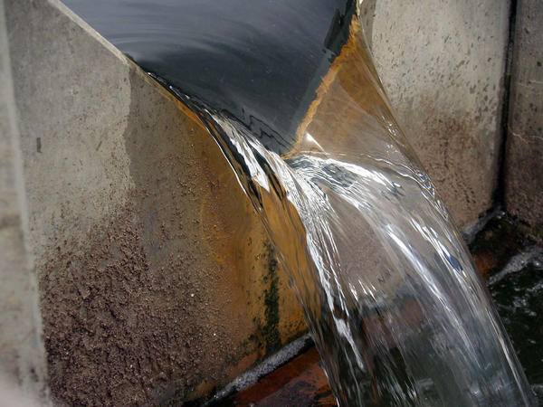 flow over a v-notch weir plate