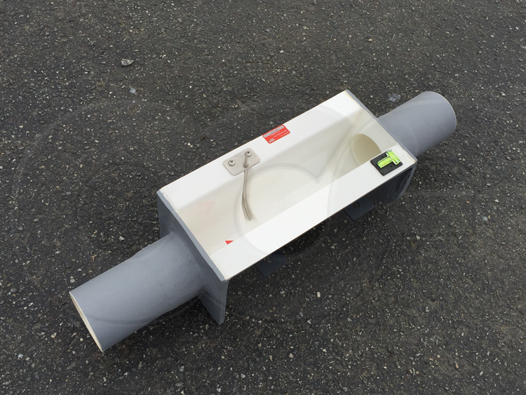 palmer bowlus flume fiberglass construction with pipe stubs & bubbler tube