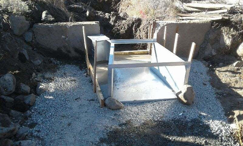 Galvanized Steel Cutthroat Flume with Concrete Wing Walls