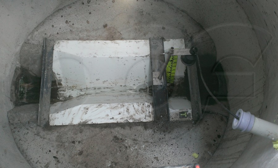 Extra Large Trapezoidal Flume in Concrete Manhole