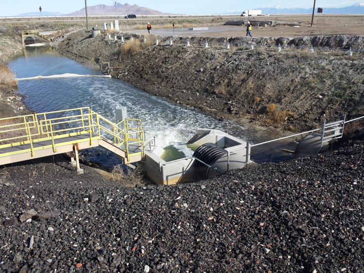 4-Foot HL Flume Measuring Pipe Discharge