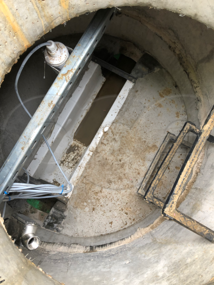 Palmer-Bowlus Flume in a Concrete Manhole