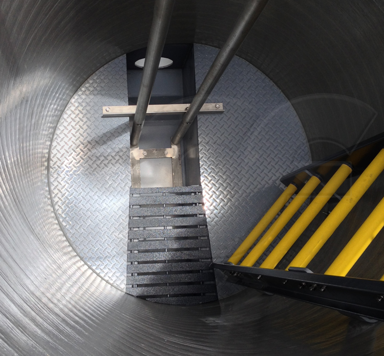 Recessed Grating in a Fiberglass Grinder Manhole