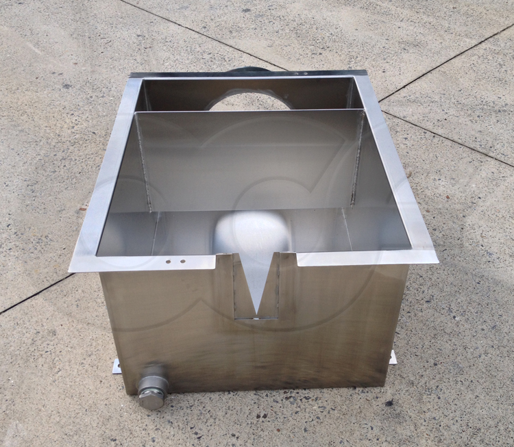 Underflow Baffle on a Stainless Steel Weir Box