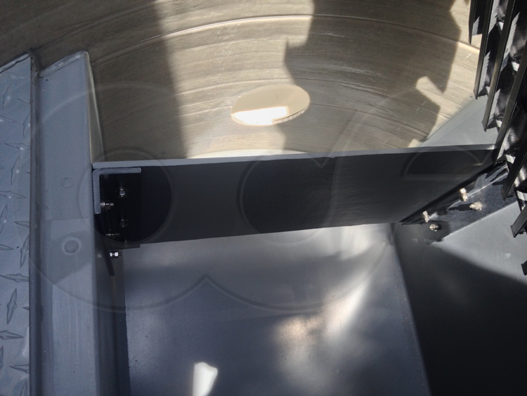 Underflow Baffle in a Weir Manhole