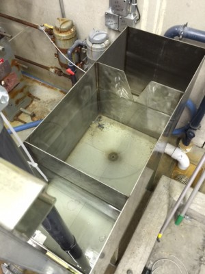 Stainless Steel Weir Box at Metal Finisher