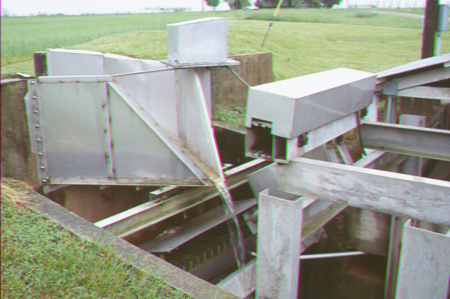 free-spilling discharge off the end of a H flume