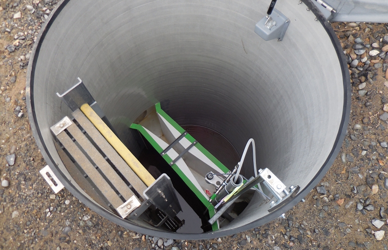 H-20-trapezoidal-flume-manhole